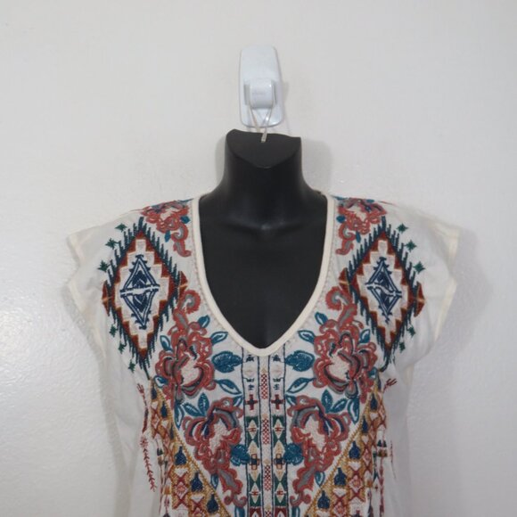Johnny Was size Small Floral Boho Embroidered Top Cap Sleeve V Neck Ivory - Picture 3 of 6